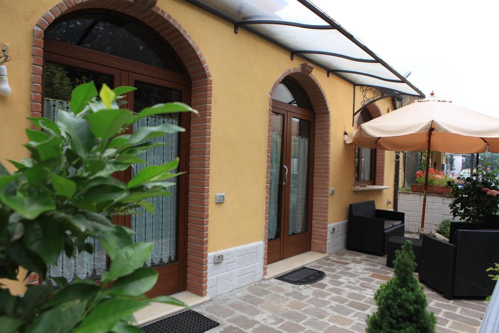 Il Giardino Della Contessa Apartment Исерния Екстериор снимка